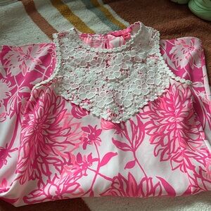 Lilly Pulitzer size 00 pink floral dress with lace neck detailing